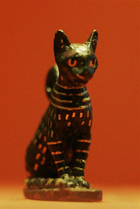 Startled cat amulet pendant